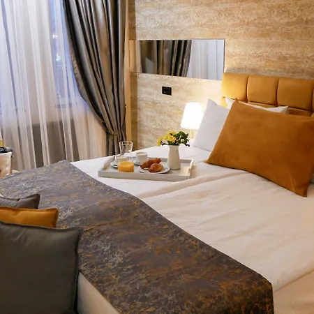 Riverside Boutique بانسكو