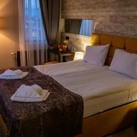 Riverside Boutique 4*