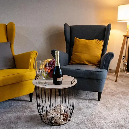 Riverside Boutique 班斯科