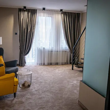 Riverside Boutique בנסקו