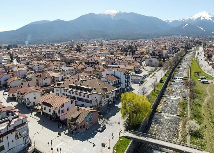 Riverside Boutique בנסקו