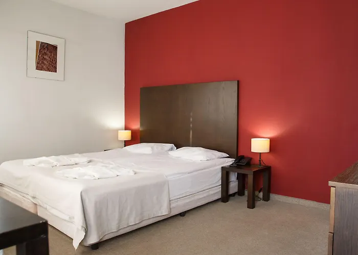 Riverside Boutique בנסקו