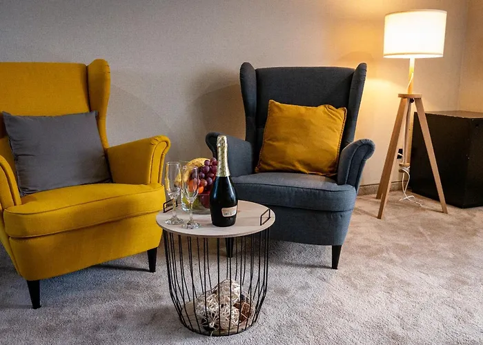 Riverside Boutique בנסקו