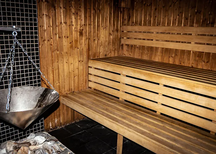 Riverside Boutique בנסקו