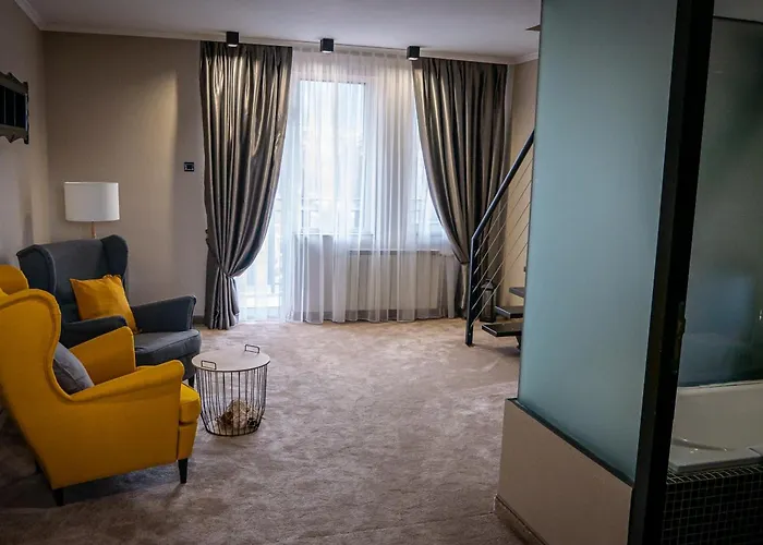 Riverside Boutique בנסקו