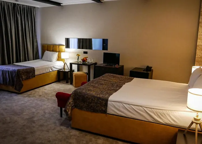 מלון Riverside Boutique 4*