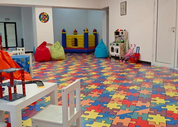 מלון Riverside Boutique בנסקו