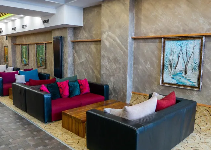 Riverside Boutique בנסקו