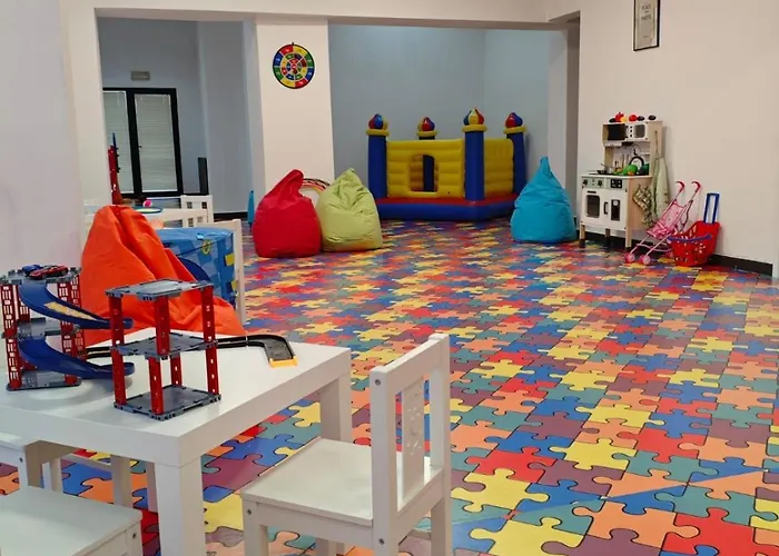 מלון Riverside Boutique 4*