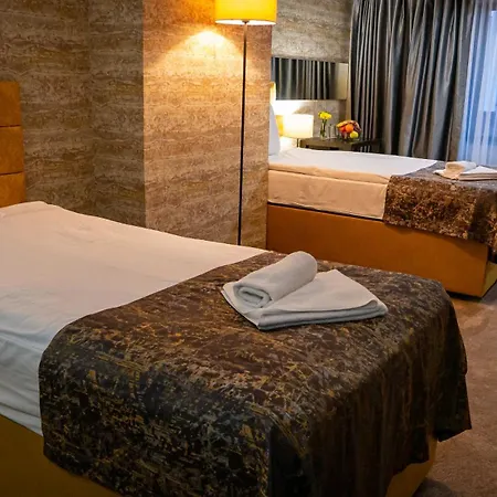 бутик ривърсайд Хотел 4*