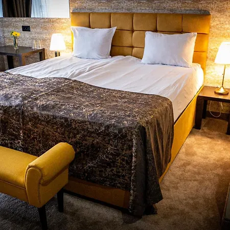 Riverside Boutique 4*