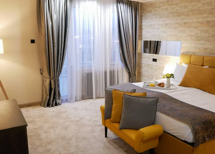 Riverside Boutique Отель